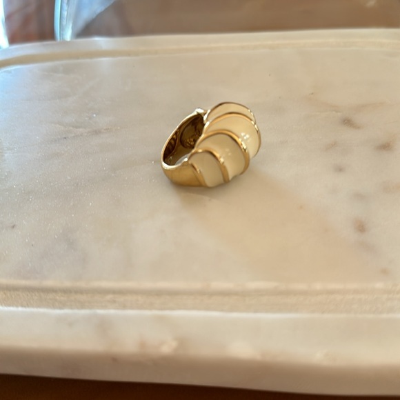 Coach ivory size 7 gold plated ring. - Picture 4 of 10